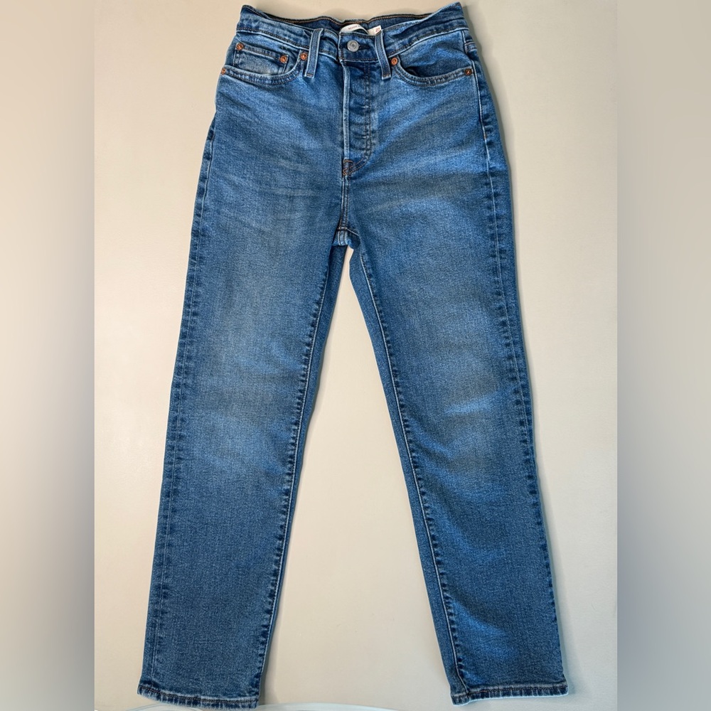 Levi's High Rise Straight Leg Jeans in Medium Blue Wash
